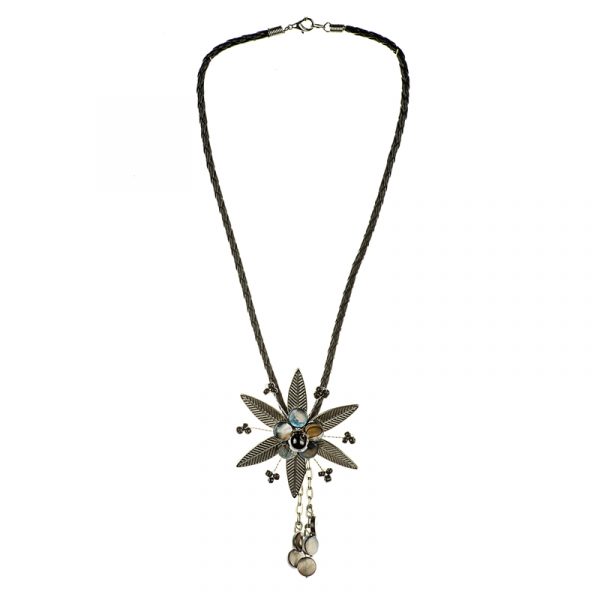 Elizabeth Black - fekete kagyló nyaklánc 1 Elizabeth Black - fekete kagyló nyaklánc