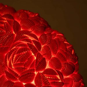 Kézzel készült ajándékok Baliról 59 Piros Fánk alakú kagyló design asztali lámpa Baliról